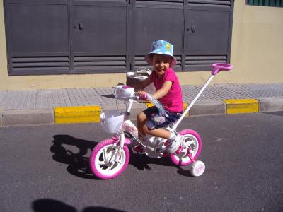 DE PASEO CON SU BICI